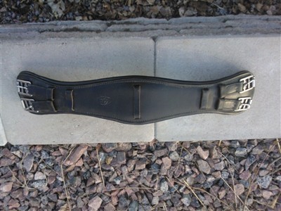 Dressyrgjord läder